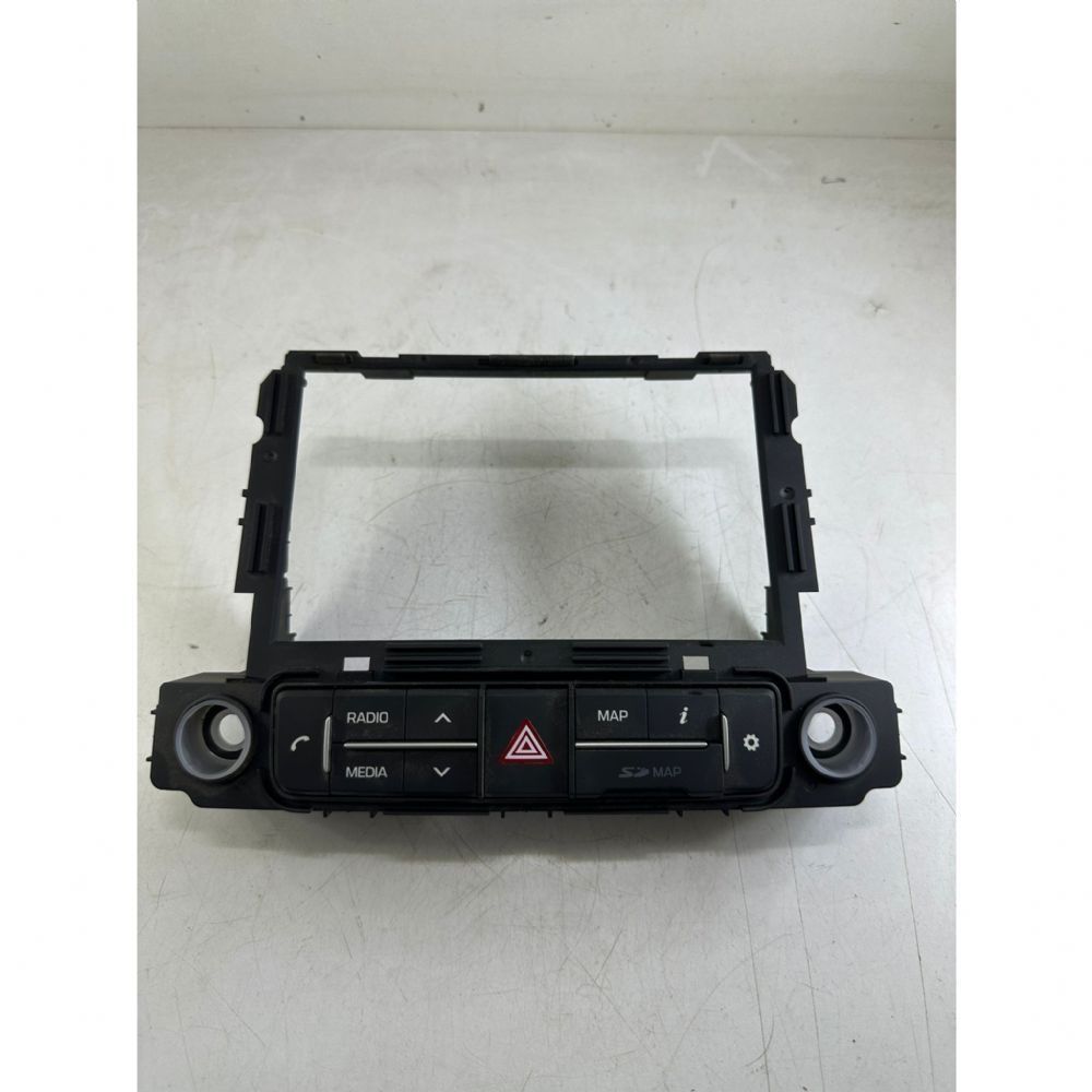 Yeni İhracat Ürünleri | Hyundai İ20 Radyo Multimedya Gösterge Panel Çerçevesi Siyah Orijinal 64479701 | 64479701 | 