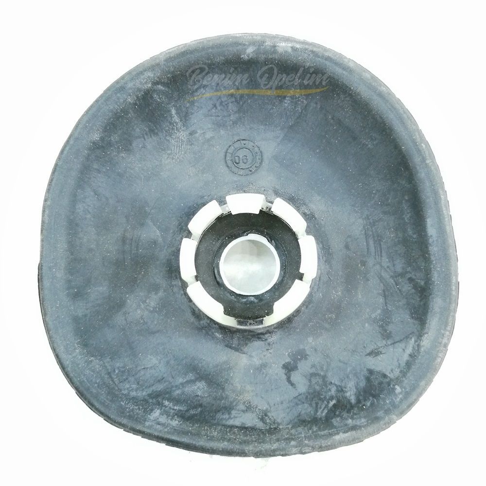 Yalangoch qizlarning pornografik fotosuratlari toplami. Ikki fohisha, biri sikni, ikkinchisi esa topni yutadi